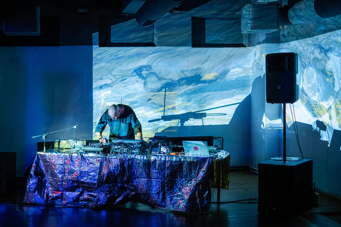 In Memory of Alvin Lucier In Memory of Alvin Lucier